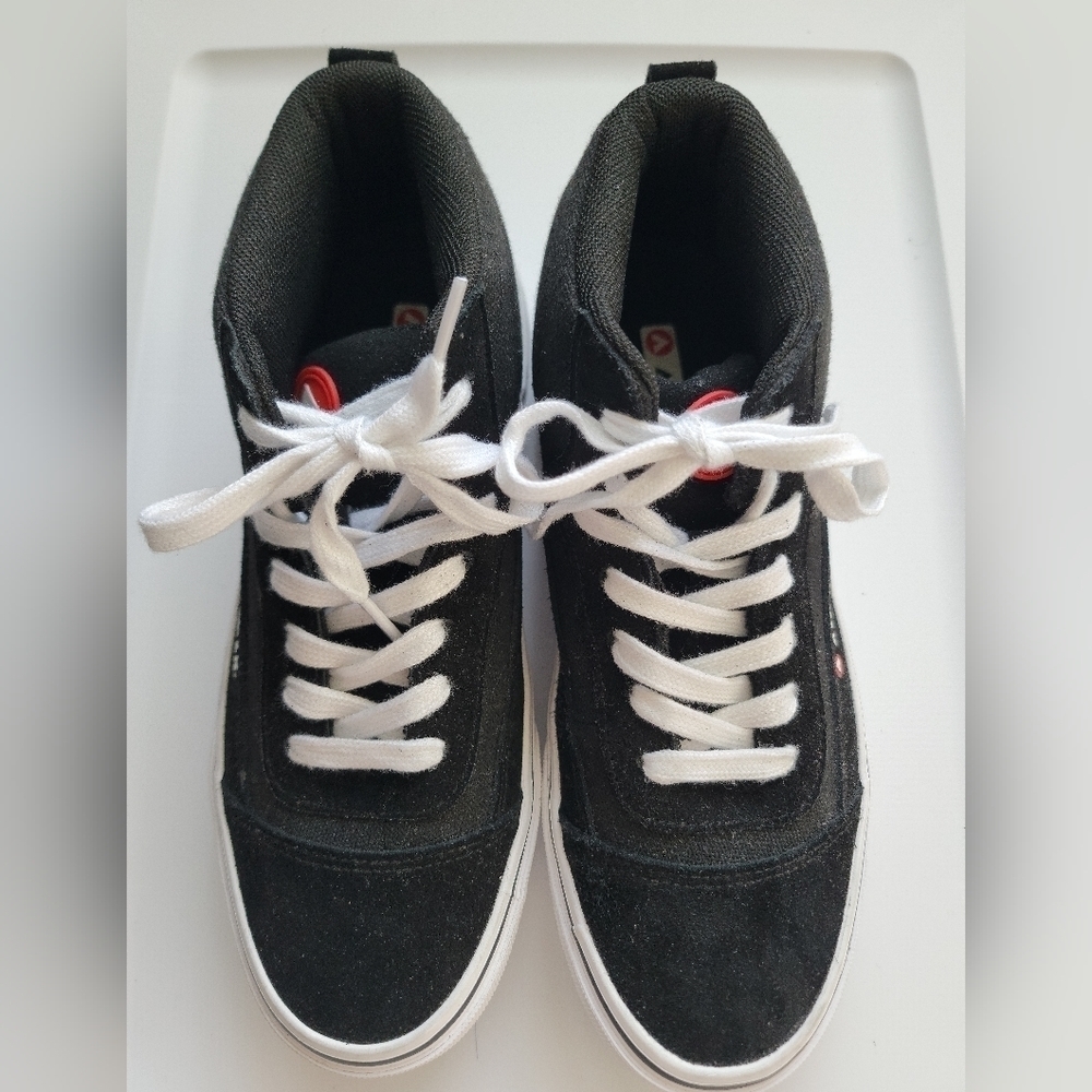 NWOT Airwalk Men's Ollie High Top Sneakers